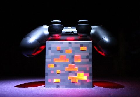 Socle et lumière pour magnifier cet objet du quotidien des jeunes adolescents